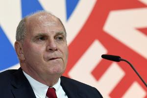 Hoeneß: Bayern lässt sich bei der Trainersuche drei Wochen Zeit
