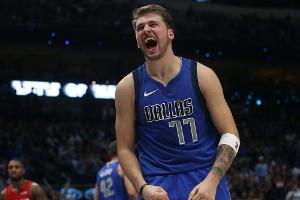 Dallas gewinnt ohne Kleber - Doncic und James erneut mit Triple Double