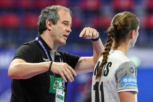 Ein Tag vor WM-Start: DHB verlängert Vertrag mit Frauen-Bundestrainer Groener
