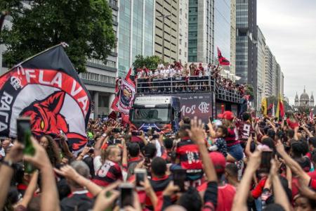 Karneval in Rio: Frenetische Fans empfangen Flamengo nach Copa-Triumph