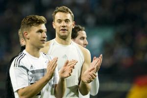 Yetis sorgen für Musik auch neben dem Platz