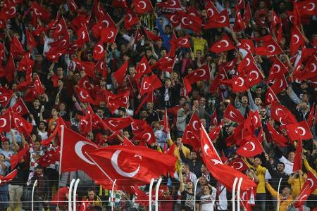 Laut Medien: Milde UEFA-Strafe für türkischen Militärgruß