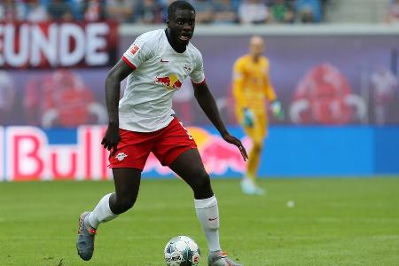 Antizipierte die Zuspiele der Dortmunder in die Spitze ausgesprochen gut. Rückte immer wieder rechtzeitig aus der Kette nach...