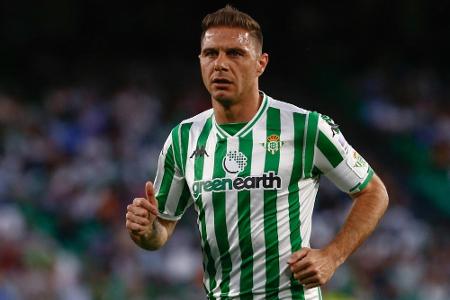 Sevilla verlängert mit Kapitän Sanchez