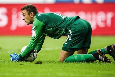 Im ersten Durchgang bekam der SCP-Keeper keinen Schuss auf sein Tor, nach der Pause änderte sich das Bild. An Zingerle lag e...