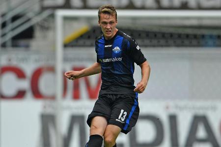 Ähnlich wie Kilian wurde auch der zweite Innenverteidiger zunächst kaum gefordert. Beim hohen Pressing der Dortmunder unterl...