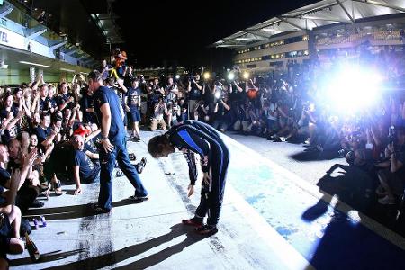 2010 kam Vettel als WM-Dritter zum letzten Rennen der Saison und wurde durch seinen Sieg in Abu Dhabi der jüngste Weltmeiste...