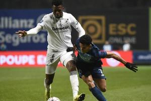 Bayer holt Tapsoba und gibt Retsos ab