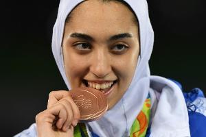 Iran: Einzige Olympia-Medaillengewinnerin setzt sich ab