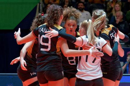 Volleyballerinnen holen Gruppensieg - Halbfinale gegen die Niederlande