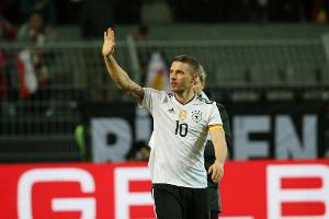 Podolski gewinnt mit Kobe Pokalfinale im Olympiastadion