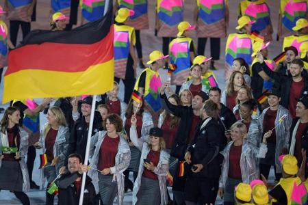 Jugendspiele: Kapp und Degenhardt tragen deutsche Fahne