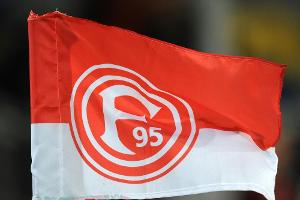 Mannschaftsbus von Düsseldorf vor Rheinderby beschmiert