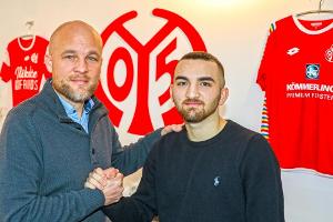 Mainz stattet Eyibil mit Profivertrag aus