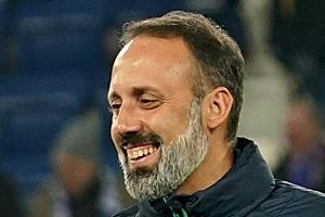 Stuttgarts Trainer Matarazzo feiert Sieg bei Debüt