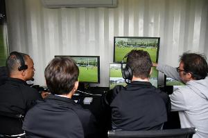 Umfrage in England: Fußball durch VAR "unerfreulicher"