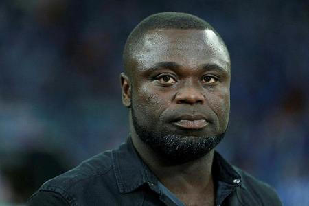 Asamoah springt Marega zur Seite: 