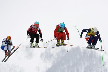 Skicrosserin Maier fährt auf das Podest