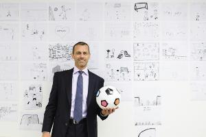 Zeichnung von Amputiertenfußballer verziert Ball des UEFA-Supercups