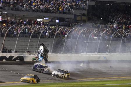 Horror-Crash beim NASCAR-Rennen in Daytona Beach