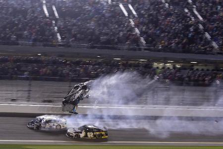 Horror-Crash beim NASCAR-Rennen in Daytona Beach