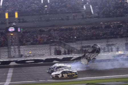 Horror-Crash beim NASCAR-Rennen in Daytona Beach