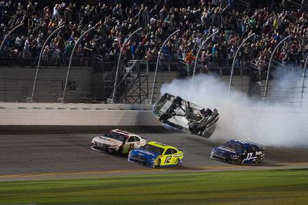 Horror-Crash beim NASCAR-Rennen in Daytona Beach