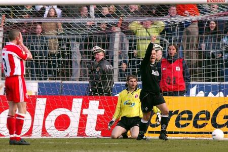 Vor 15 Jahren unterschätzte der Bosnier im Spiel seiner Cottbuser gegen Gladbach eine harmlose Bogenlampe derart, dass er si...