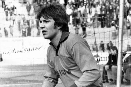 Das Frankfurter Torwartpech in der Saison 1975/76 war seine Chance: Nach Stammkeeper Günter Wienhold verletzte sich gegen Ha...