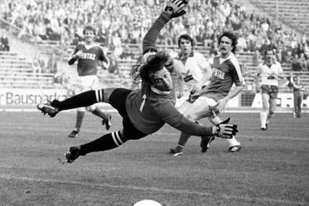 Werder Bremen war schon immer für Spektakel gut. Ganz zum Leidwesen von Dieter Burdenski, der in der Spielzeit 1979/80 insge...