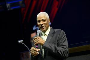 Champion, Allstar, MVP: NBA-Legende "Doctor J" wird 70