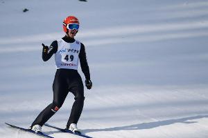 Skispringen: Leyhe holt als Neunter kräftig auf - Stoch dominiert
