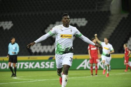 In trostloser Atmosphäre: Gladbach gewinnt erstes Geisterspiel der Bundesliga