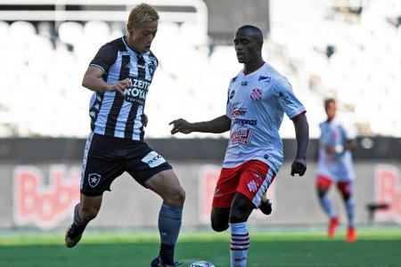 Ball rollt trotz Coronavirus: Brasiliens Profis laufen mit Schutzmasken ein