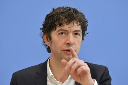 Virologe Drosten: Volle Fußball-Stadien erst im März 2021