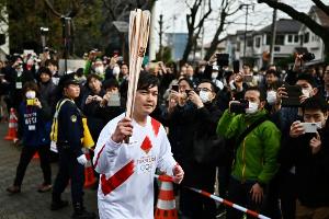Olympische Flamme wird ohne Zuschauer entzündet