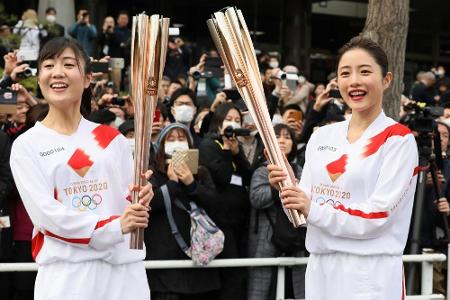 Olympisches Feuer: Fackelübergabe hinter verschlossenen Türen