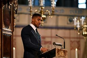 Nach Treffen mit Prinz Charles: Box-Champ Joshua in Isolation