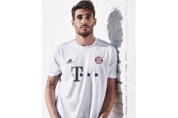In der vergangenen Saison sorgte ein mint-grünes Trikot bei vielen Bayern-Fans für großen Ärger. Nun probiert es der Rekordm...
