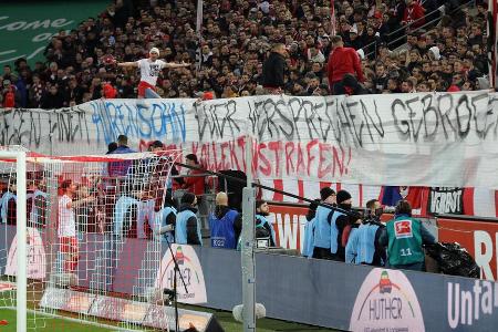 Beim Effzeh musste Kapitän Jonas Hector in die Kurve. Auch er forderte die Fans auf, die Banner nicht mehr zu zeigen.
