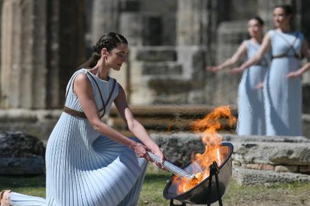 Olympisches Feuer für Tokio brennt - Entzündung ohne Zuschauer
