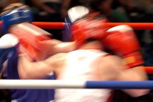 Box-Weltmeister Saunders entschuldigt sich für "Spuck-Video"