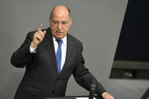 Linken-Politiker Gysi hält Bundesliga-Abbruch für wahrscheinlich