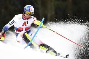 Coronakrise: Pinturault und Cuche versteigern Helm und Skischuhe