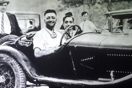 Am 14. August 1988 verstarb der italienische Motorsport-Pionier Enzo Ferrari. Die Gründung des Rennstalls Scuderia Ferrari g...