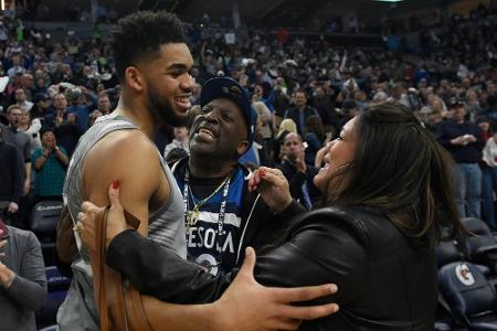 Corona-Erkrankung: NBA-Profi Towns trauert um seine Mutter