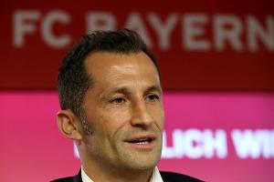 Bayern verlängern mit Campus-Chef Sauer