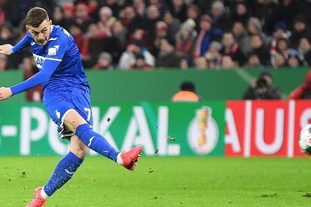 Derzeit steht die Karriere des Dänen an einer wichtigen Weggabelung. Nachdem er sich nach mehreren Jahren bei Borussia Dortm...