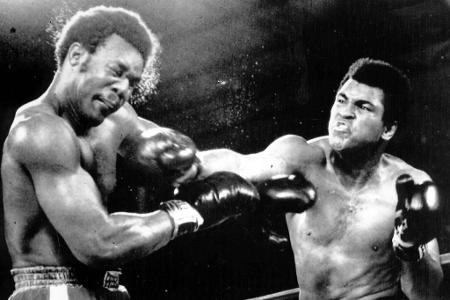 Der 'Rumble in the Jungle': Der epische Fight! Foreman hämmert rundenlang auf Ali ein. Der hängt in den Seilen, steckt Treff...