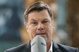 Ausverkauft in 48 Stunden: Fußball-Talk Doppelpass vor Pappkameraden